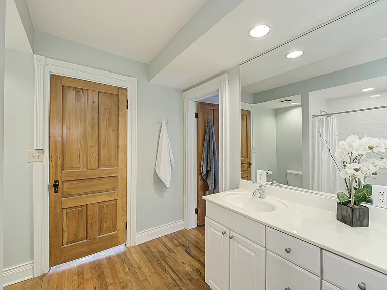 237 E Saint Joseph St — Photo 17