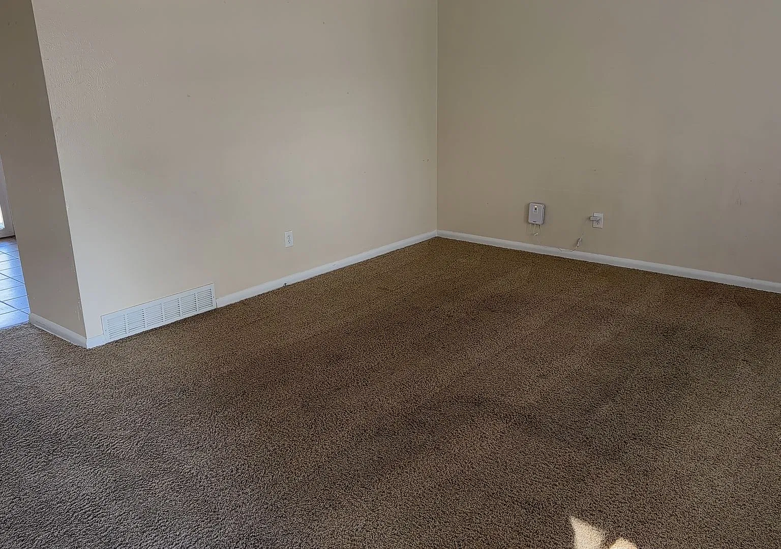 single family home — Photo 3