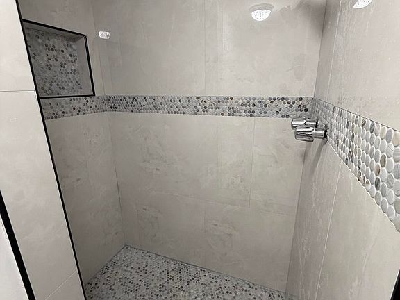5th image of 1330 SW 50th Avenue