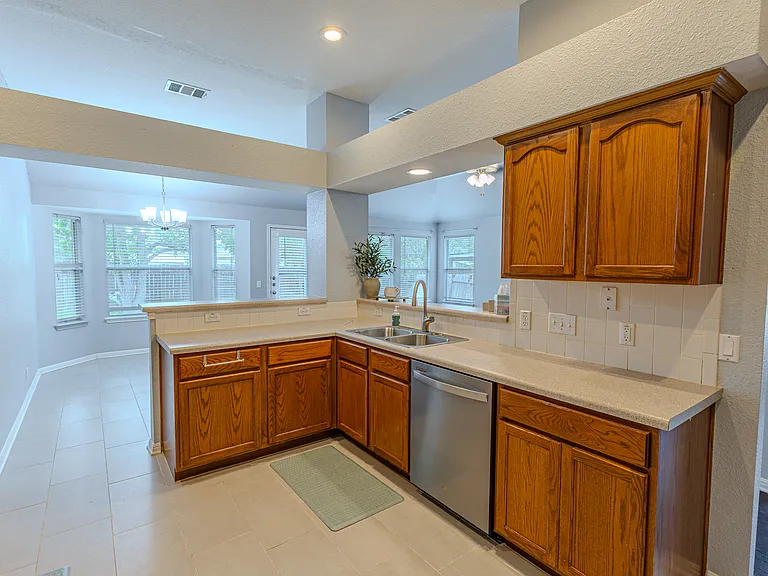 208 Discovery — Photo 22
