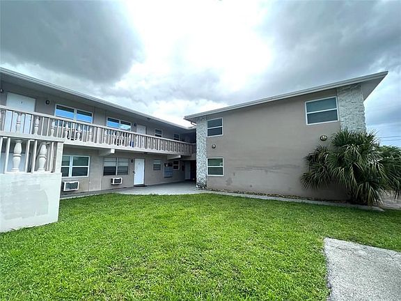 4th image of 701 SE 15th St APT 9
