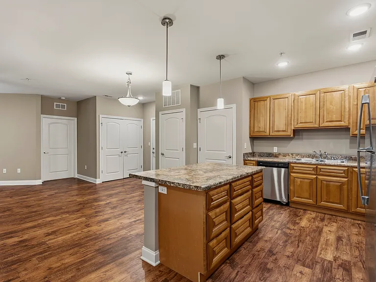 Mount Victor Olde Towne Luxury Apartments — Photo 45
