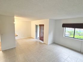 6061 10th Ave N, Greenacres, FL