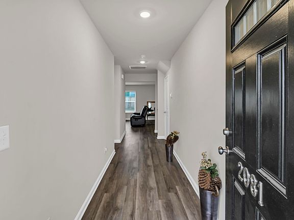 4th image of 2081 Secretariat St