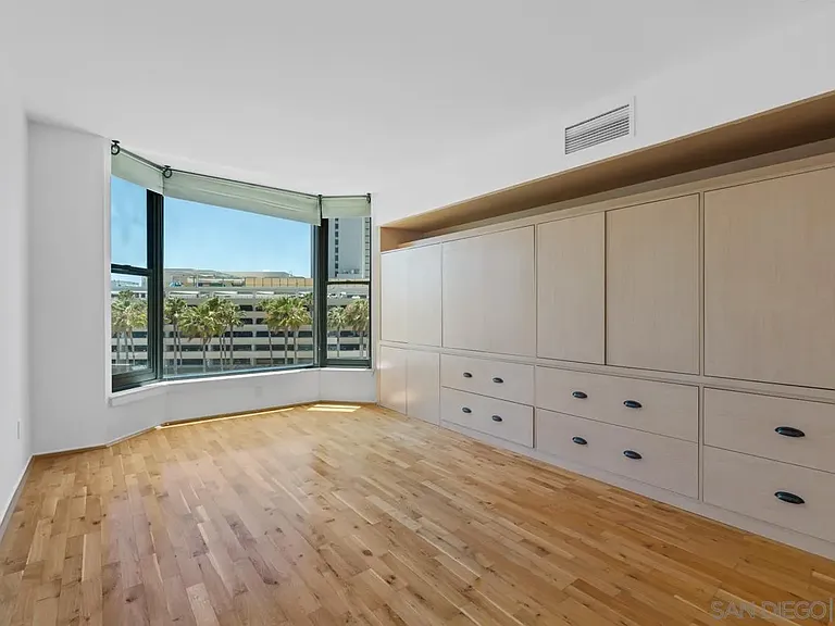 500 W Harbor Dr #504 — Photo 22