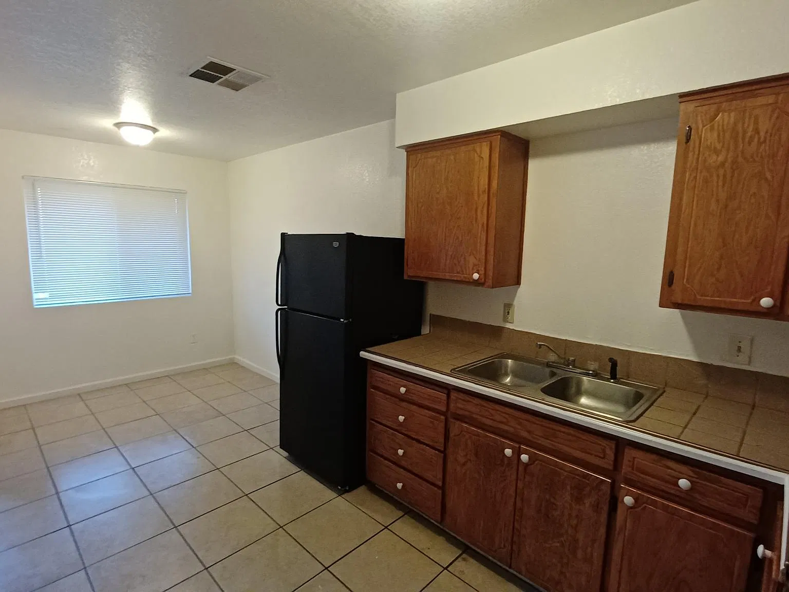 2605 Chester Dr — Photo 3