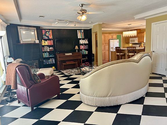 5th image of 18641 Kenley Rd