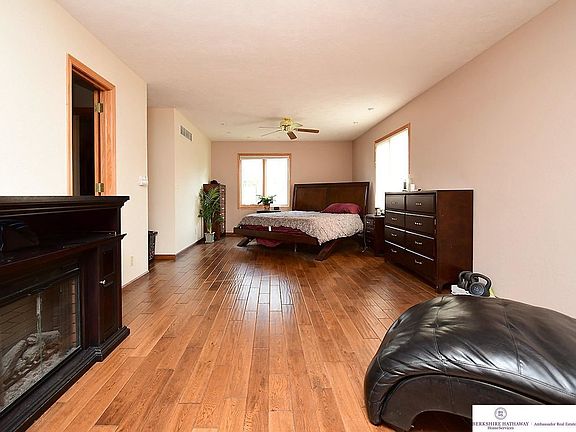 4th image of 7524 Brummond Dr
