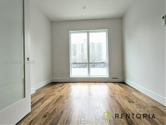 4th image of 61 Montrose Ave #3Y