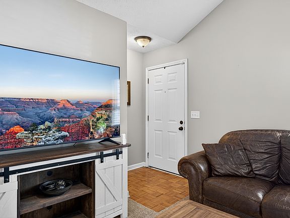 5th image of 2702 Pepperdine Dr