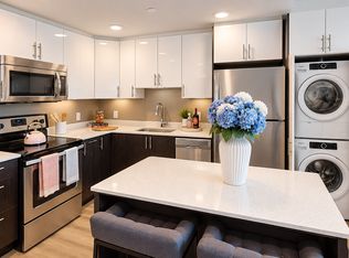 207 Bell St N #SKY08, Ottawa, ON K1R0B9