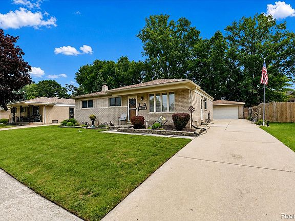 4th image of 27241 Evelyn Ave
