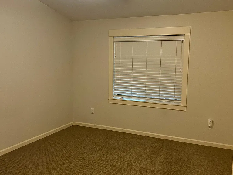 1337 NE Sunrise Ln — Photo 8