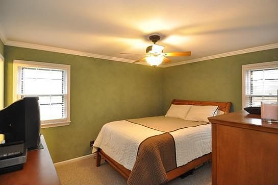 5th image of 424 Gloria Dr