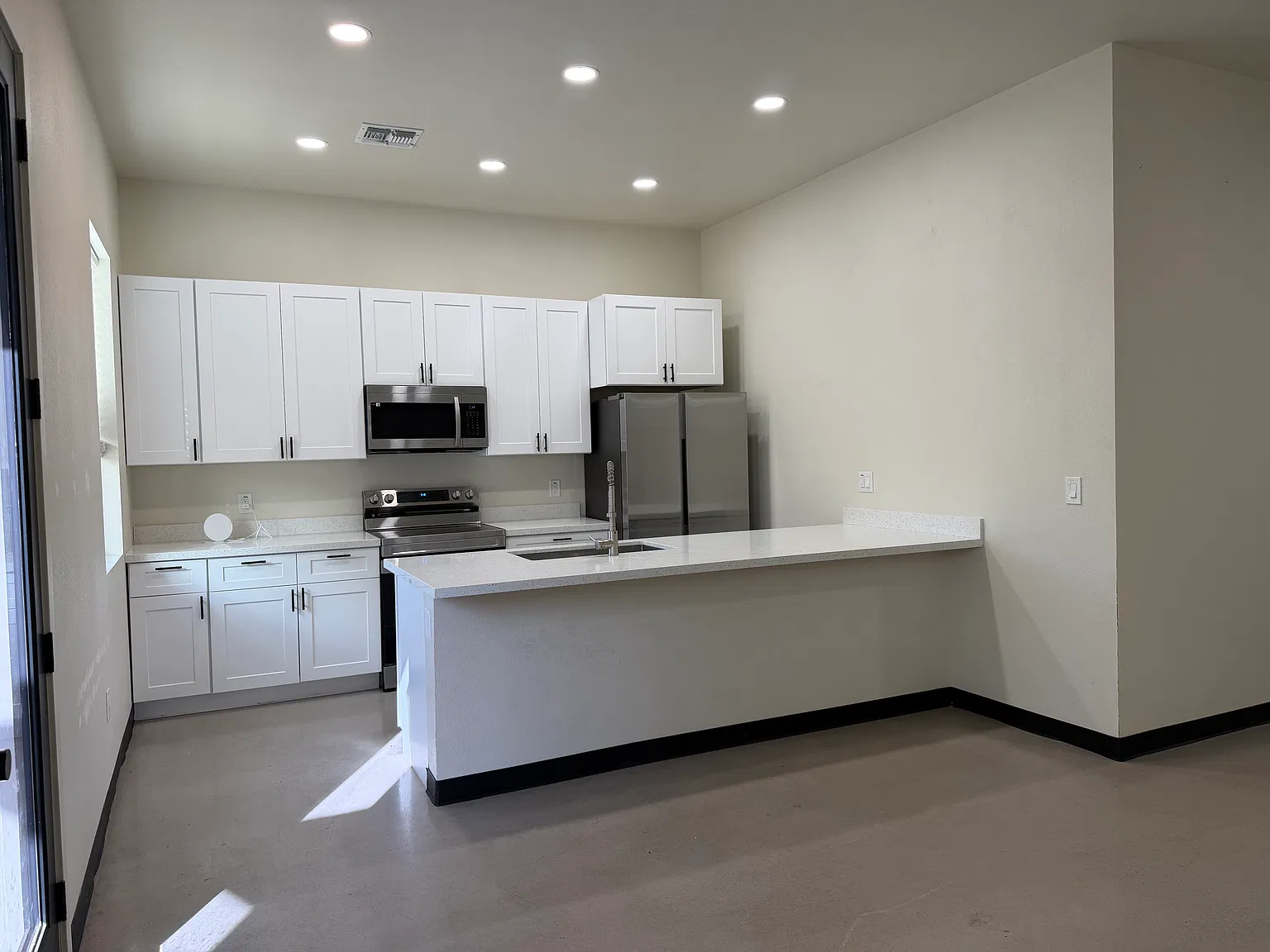 2 bed, 845 sqft, $2,100 — Photo 4