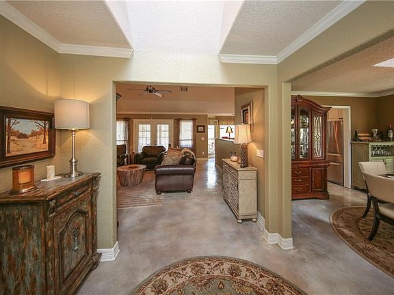 5th image of 770 Saddleridge Dr