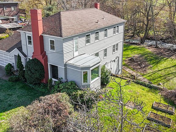 2nd image of 1002 W 11th St