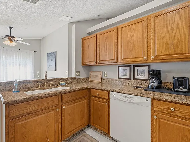 334 Brayton Ln — Photo 4