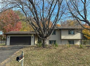 8885 Autumn Oaks Dr, Rockford, MN 55373