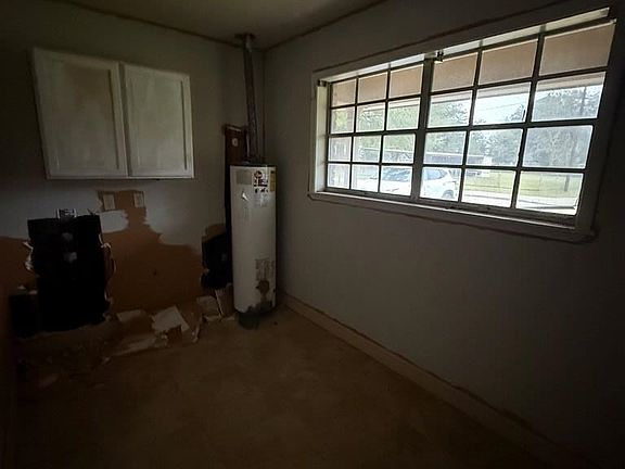 5th image of 411 E Stadium St