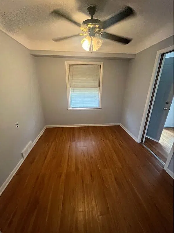 3 bed, 1.5 bath, 1029 sqft, $1,250 — Photo 3