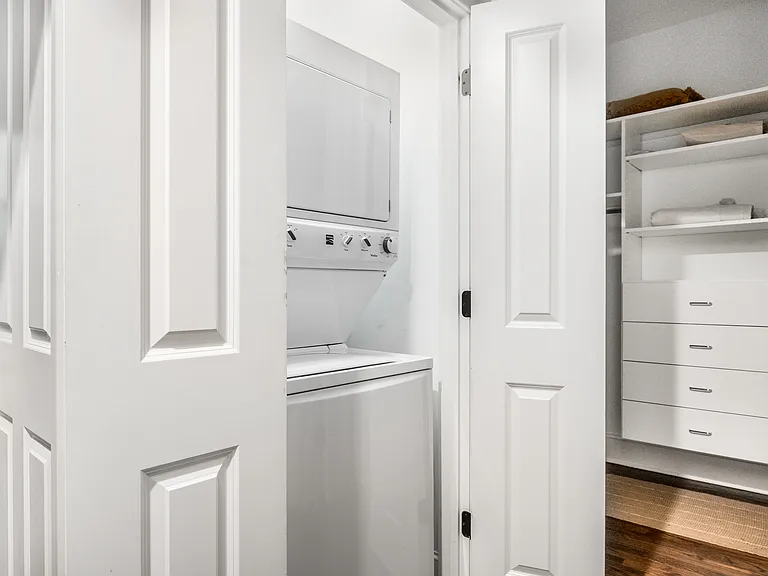 393 N Highland Ave NE #B — Photo 25