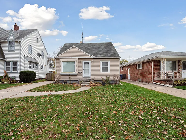 35 W Capistrano Ave — Photo 3