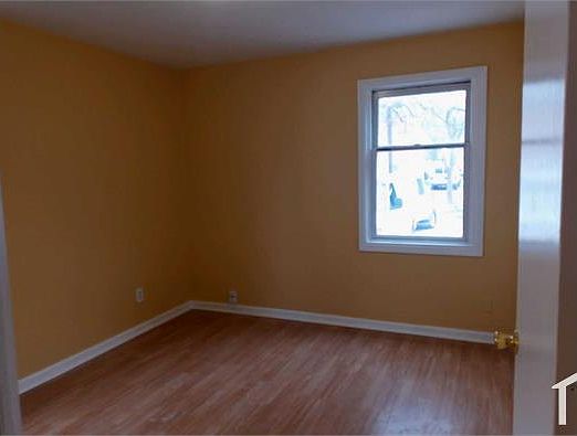 4th image of 319 S Powell Ave