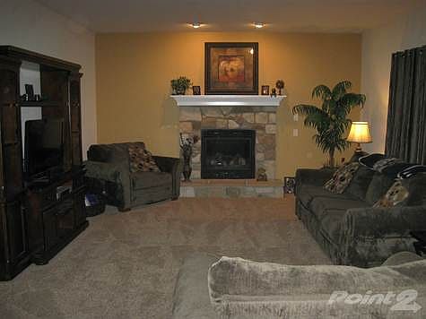 136 Ashford Dr family rm