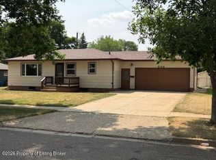 939 Park Ave, Dickinson, ND 58601