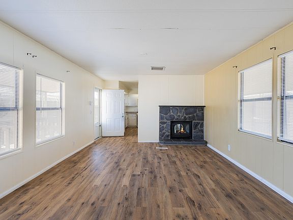 5th image of 6732 San Bernardino Ave NE