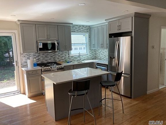 2nd image of 130 Park Ave