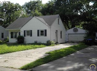 1813 SW Moundview Dr, Topeka, KS 66604