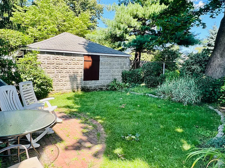 58 Hilton St — Photo 17