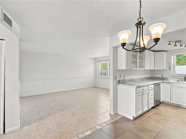 4290 Gulfstream DR #5, NAPLES, FL 34112