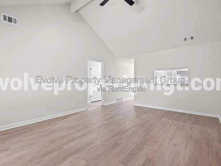 2295 Belin Dr — Photo 5