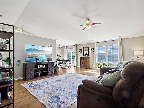 3rd image of 293 N Odell St