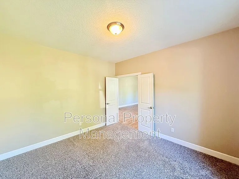 14317 NE 40th Cir — Photo 5