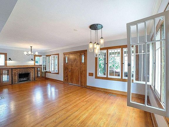 5th image of 2611 N Birch St