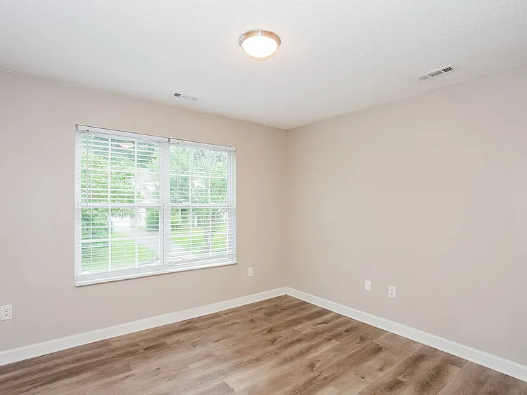 711 Continental Dr — Photo 14