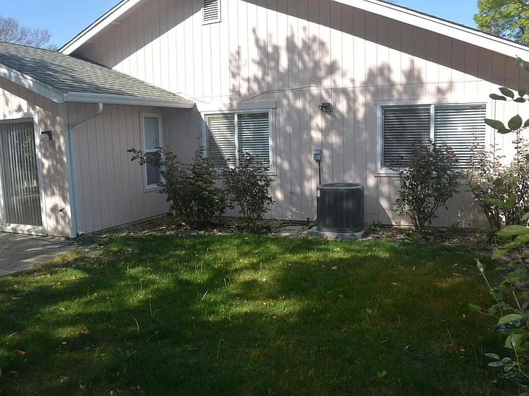 2221 Lynbrook Dr — Photo 31