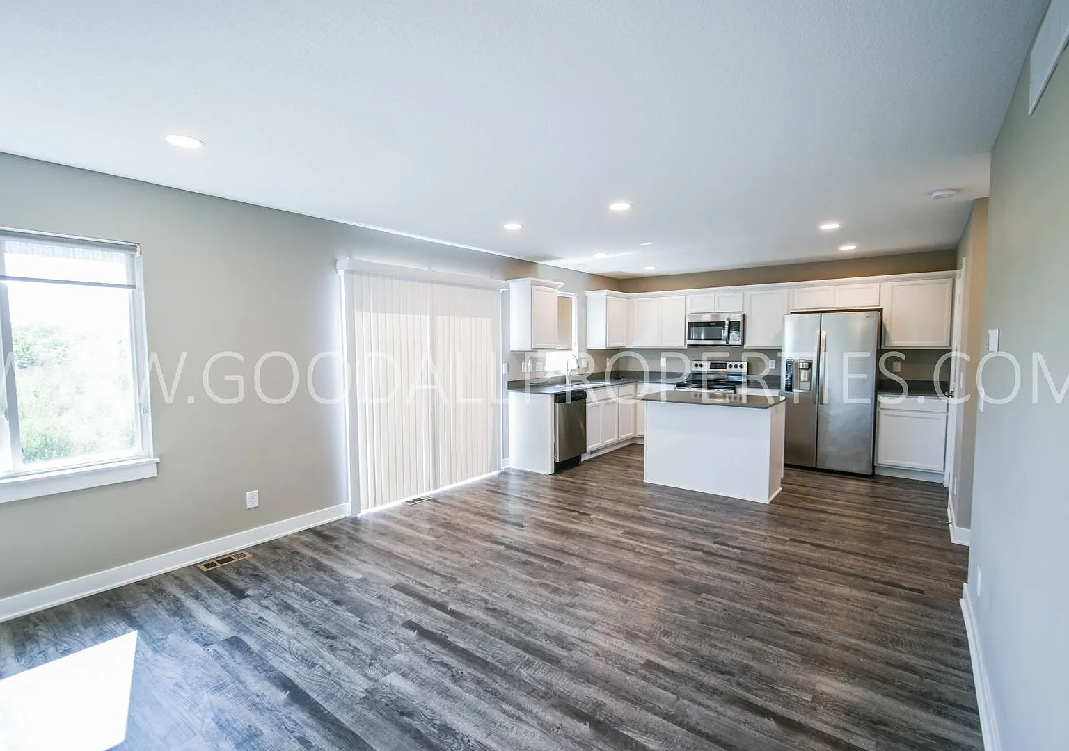 Beautiful two story with 4 Bed, 2.5 Bath Home in De Soto. — Photo 3