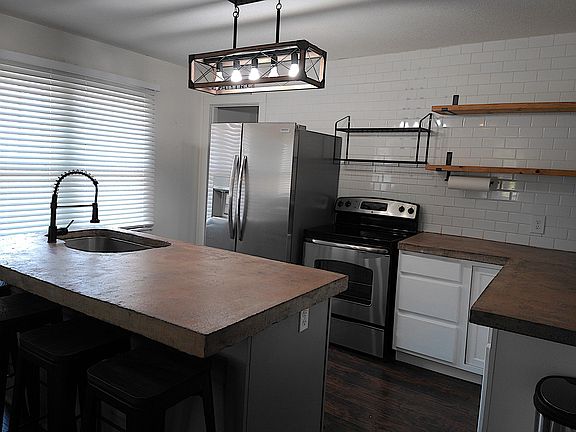 3rd image of 919 Tilford Ave