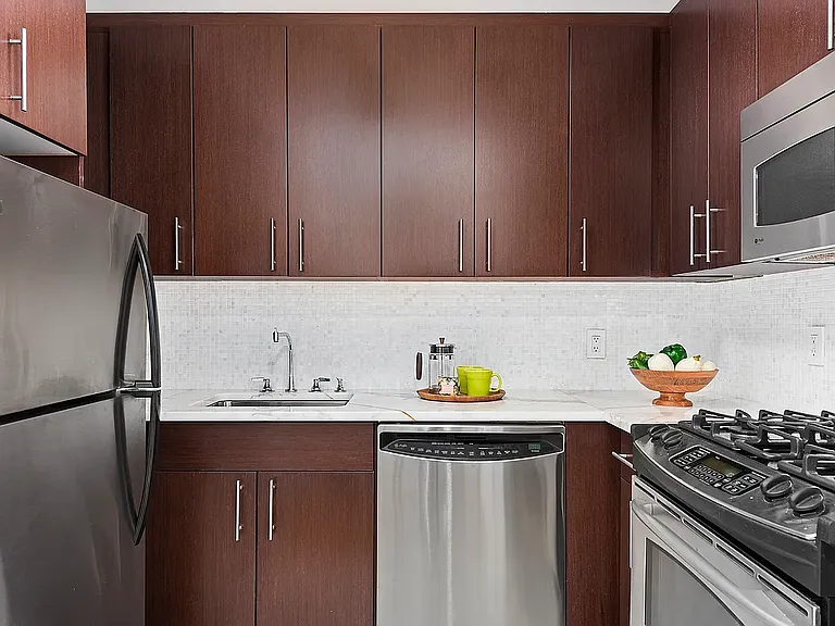 350 W 53rd St #4B — Photo 5
