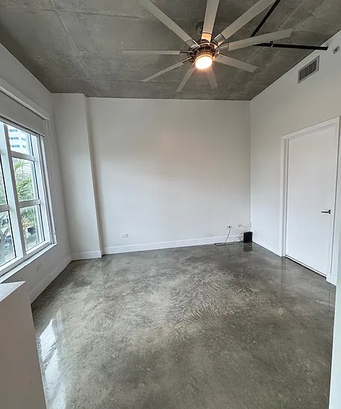 313 NE 2nd St #302 — Photo 6