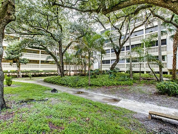 3rd image of 3301 Spanish Moss Terrace #607