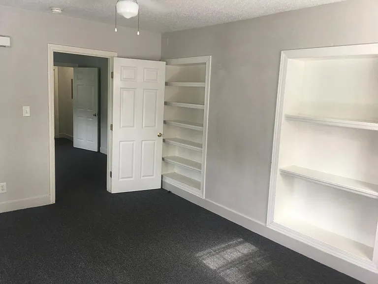 207 N Roberson St #A — Photo 2