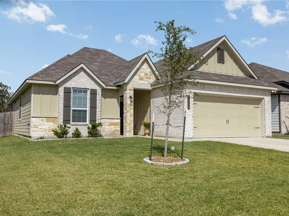 1338 Kingsgate Dr, Bryan, TX 77807