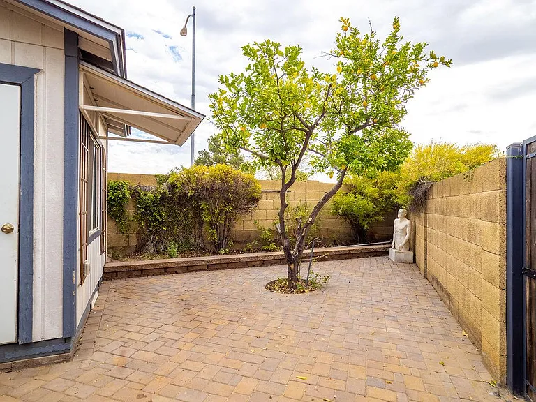 6308 W Port Royale Ln — Photo 29