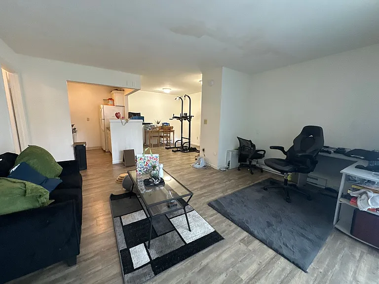 University Park Apartments near Cornell University — Photo 335